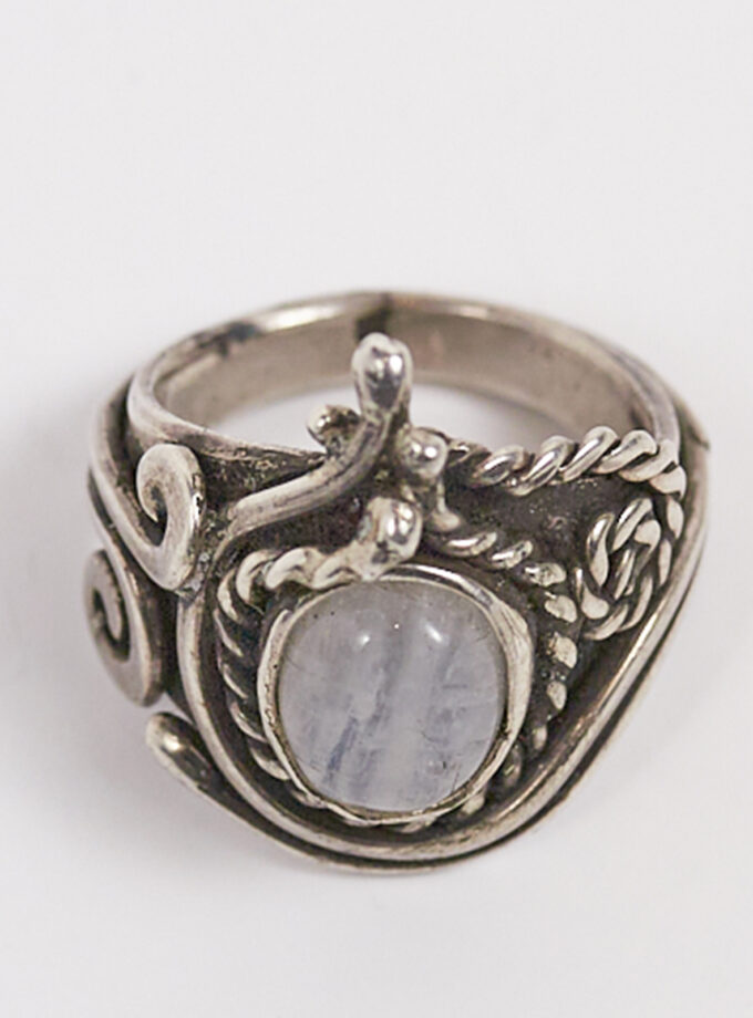 Anillo étnico con piedra luna