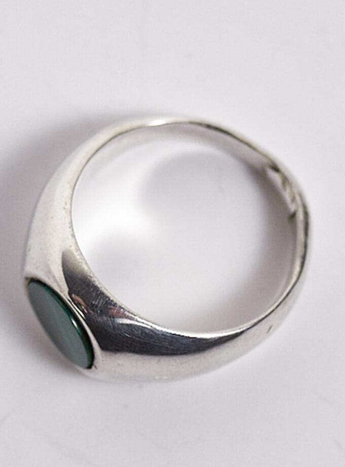 Sello redondo con piedra