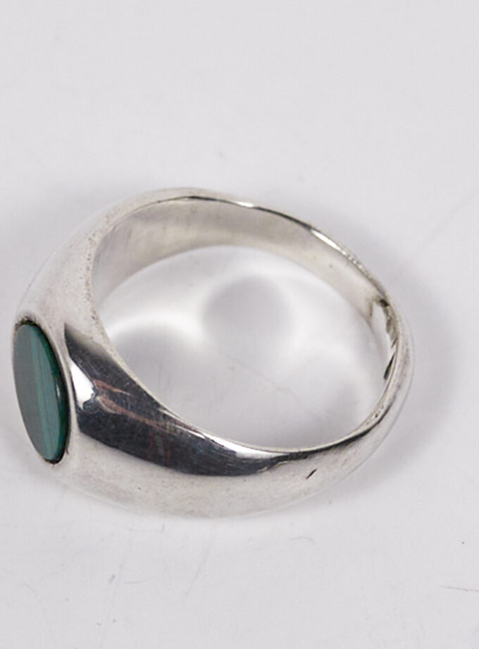 Sello redondo con piedra